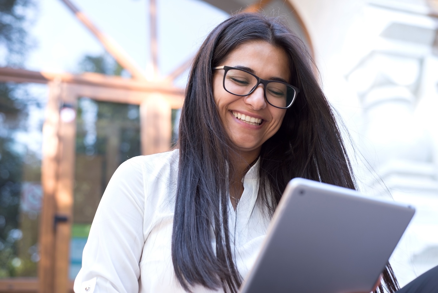 portrait of a beautiful indian girl in glasses. Business woman in a strict shirt, smiling, uses a tablet, notepad. Sitting on a bench, on the street, on the steps. Talking on the phone, conducts a business conversation. SSUCv3H4sIAAAAAAAACpxTu67UMBDtkfiHlWss+W3n1tR0VIhi/MjG2iReJQ4IXe2/Y+ex5N4CITrPmTOeM+Pj148fLhdkYY4OvVxea1Ti2PfLnCfIMY0FJp92fAqjD9MZCT7mNEXoz6CF7LoRhlDAcen7Cj/WJJoz5GUO86nZ3C05h2nOyd0KzE9sBzlcy/Vv+IfYb1t8ORJrslSUFEK7lK3BYlfsgLbL/6tyO3w/BoVrGN2vqu1xUj2FPsA2464RaWjbFmSLQRqJhdAtbsAGTAzljWoY1cQdnRGjRhpPLRYUGBZNC9hY22LdGi+9ANFq/4esTGDWeSy4IlgAkdgAVzgQ7bWSQXpjVv2baHT7WXY9rPvc5cLiYzrt90dy0M/vXuI+RRfH66ks5W61wlHm0jLmqS6jDNA89bligwmG5EO1CPoSb2m8fFaUPBl9SnewfTVLnpZwwB3Mc7nS7/DZFcWbaThJGVNet70/HvLFNjWkvKxSc8YkZ4YTTuRO2FzYxXLPqviYYbn3CXyoPZ/WeO9PKhXnjSCcbYzDTdUsQyzMf6hWRMi9+s3fKJzo//I30FeqNGNGUMbWR90rY+2JqLW6AaewDVZhoZzGVtWT5BYUWGEaWaoevwEAAP//AwBkswYO9AMAAA==