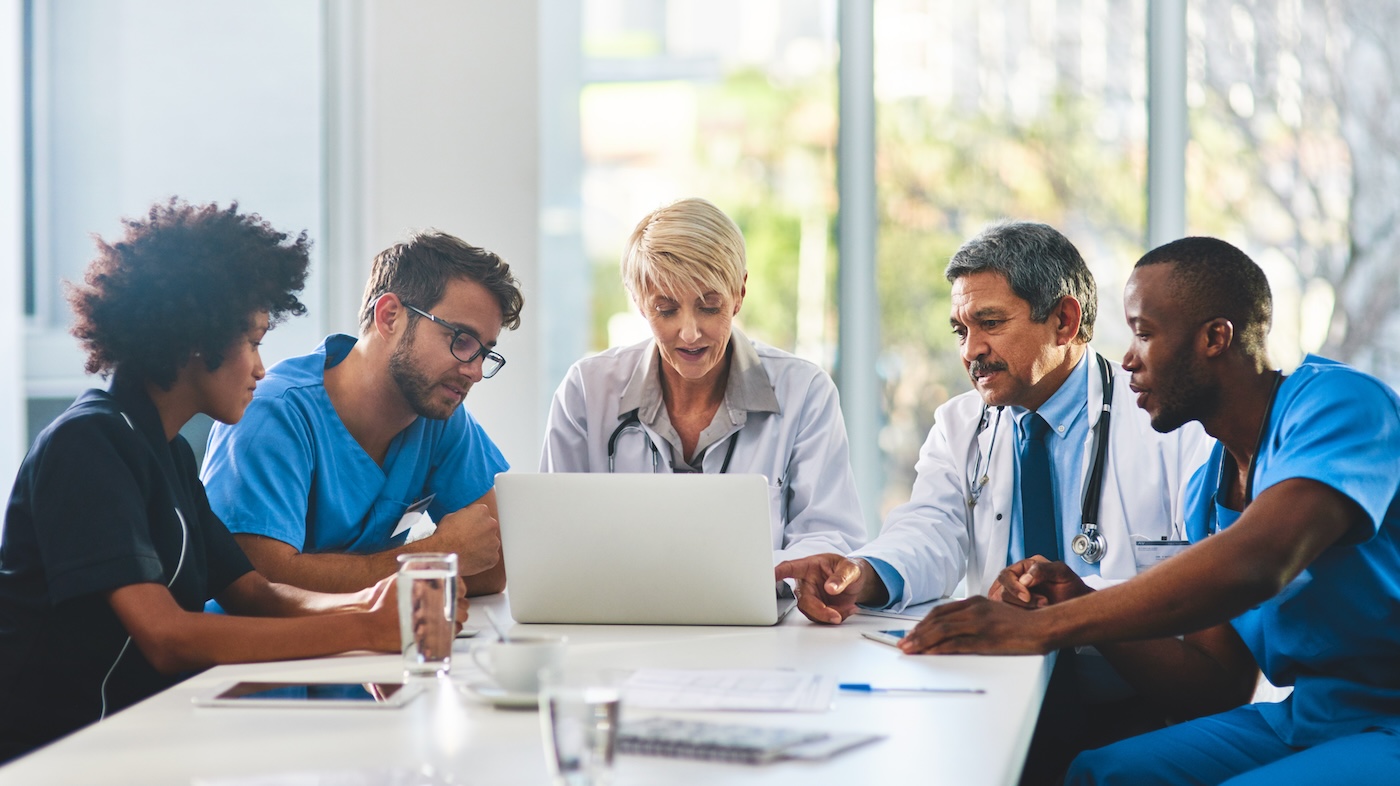 Medical team, laptop and meeting in office for healthcare, research and expertise in hospital. Men, women and feedback at table for brainstorming, consulting and problem solving in boardroom. SSUCv3H4sIAAAAAAAAA21SXY/jIAz8Lzz3gdA0u+1fOZ1WBpwGbcAROHcbrfrf10Cl+3ybsRjPeJJPZaEEp26fKqzrXjgDB0rqpk8qY/KYG/yRz5NuCH1gygHWxiywWxJEVDdVFiJ+ex3MqLU6KQjy4nFShYH3gkUshDlgvIu+8V/eMpYNoiq7rUBe6v/OHzXWitAWflNwnc+Aehqr4+TA2Kt+sbMQq2Eyr6OHUYgxBu2s/eyFzHqcrhcYXrz6flLvPxlzfKaD3QfqcMvBhXTvhHipRbQDpCOKNVtZdhatUPdeeW8mESMfmxQySOrZSdK0R1vlajhPl9Fo086oD0s/zkspzzNbWUuQpfnohm1/8M+E+7YSeK4hFXiy+LSvZn/kkYHPCLFwiD0MrBCPhvBAjA1FKrwtxFQaPeCIwWVqZKPkLw05WmnPlj76HFKtI8q90H1woxJ+32PDvcVoo75iDZtHWGsPzbf+ZfIhIybuGgfpL035dzSYc54FPR5fVf5Qa7kCAAA=